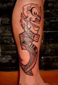 vitello di ragazzi su nero grigio schizzo punto spina trucco creativo totem tatuaggio immagine