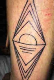 Ģeometriskā elementa tetovējuma vīrieša kāts uz vienkārša ģeometriskā tetovējuma attēla