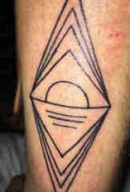 Tato unsur geometris dituduhake ing gambar tato geometri sing sederhana