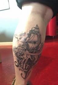 Tatuaje europeo de tatuaxe de becerro no polbo e na tatuaxe de vela