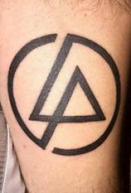 elemento geométrico tatuaje vástago masculino en geometría creativa Imagen del tatuaje