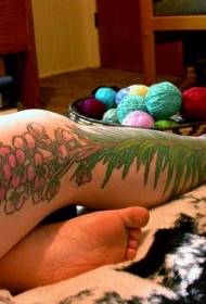 Benfärg stor tatuering mönster med safflor