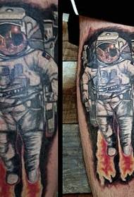 Pola tato spaceman warna realistis