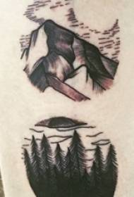 picco di montagna Tattoo gambo della ragazza sull'immagine del tatuaggio del picco della collina