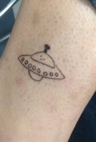 tige de tatouage simple ligne mâle sur l'image de tatouage UFO noir