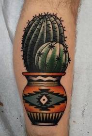 Kojos su senamadišku spalvų kaktuso tatuiruotės modeliu