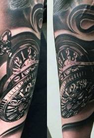 Braccio foto reale orologio tatuaggio stravagante immagine