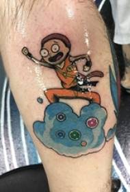 ragazzi sul polpaccio dipingevano linee geometriche sfumate cartoni animati nuvole e personaggi tatuaggi