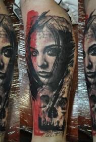 Tatuaje de mujer astuta colorido en estilo surrealista