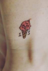 fille de tatouage de crème glacée figure veau sur l'image de tatouage de crème glacée de couleur