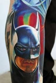 Бетмен во боја на нозе со слика за тетоважа со симболи