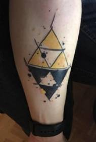 Geometric element tattoo moški krak na barvni sliki trikotnika tattoo