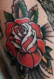 fleur de tatouage veau mâle au-dessus de l'art photo de tatouage de fleur
