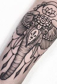 disegno del tatuaggio del tatuaggio punto elefante europeo e americano di vitello