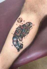 Corak tato angkatan angkasa lalaki anak sapi dina corétan tato dicét ku pola tato