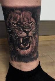 Patrón de tatuaje de calavera de león estilo realista realista de pierna