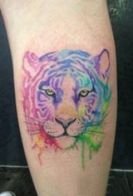 vitello simmetrico tatuaggio ragazza vitello su leone colorato foto tatuaggio