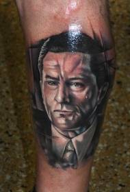 Нога боја човек одговара на портрет шема на тетоважа