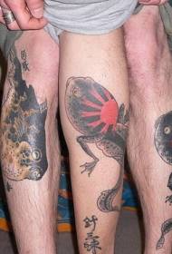 Patrón de tatuaxe de monstro xaponés en cor da perna