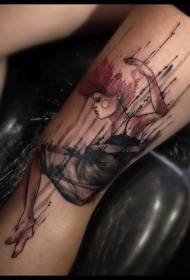 Жанчына карычневая татуіроўка з апушчанымі нагамі