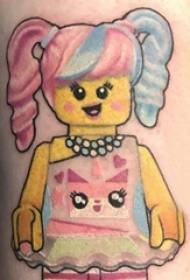 wavulana kwenye ndama walijenga mistari ya jiometri ya gradient iliyochora katuni picha za tattoo ya Lego