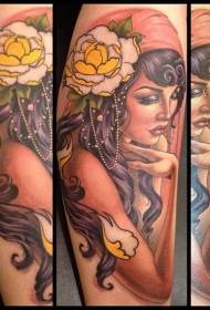 Πόδια χρώματος πανέμορφο φυσικό σαγηνευτικό μοτίβο τατουάζ γυναίκα
