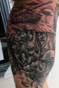 Impressionante tatuaggio militare a colori sulla gamba