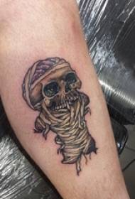 Tattoo Mummy тасвири гунг мард ба тасвири муми сиёҳ