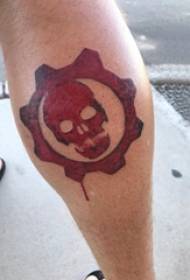 skullTattoo الذكور الصبي العجل لعق الوشم الاستبداد الصورة