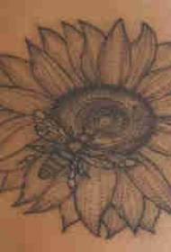 květ tetování mužské stopky na obrázek včely a slunečnice tetování