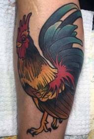 Нога в старом школьном стиле, рисунок цветной татуировкой большой петух