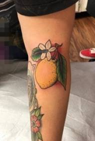 vajza viç pikturuar bimë lulesh dhe foto tatuazhe limoni