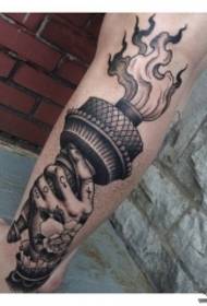 kalv europæisk og amerikansk hånd fakkel tatovering mønster