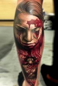 brazo espeluznante horror estilo sangriento mujer retrato tatuaje