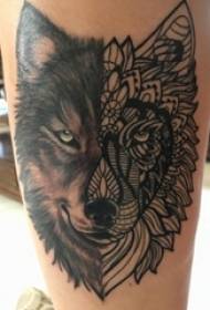 Ternera de neno tatuaxe de cabeza de lobo na foto de tatuaxe de cabeza de lobo