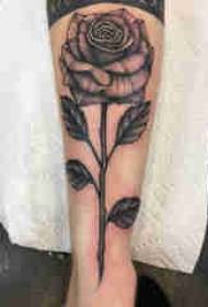 plant tatoo gason kò sou nwa rose foto tat