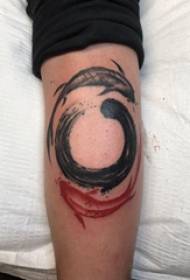 Europeiska och amerikanska tatueringar för kalvkalvar på färg Yin Yang fisk tatueringsbild