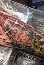 bovido malnova lernejo botelo velŝipo tatuaje ŝablono