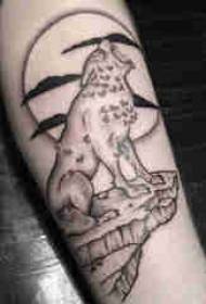 Baile-tatoeëring van diere by die maan en wolf tatoeëermerke van die wolf