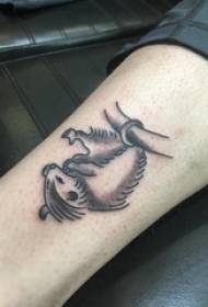 Vitello del ragazzo della testa di cavallo del tatuaggio sull'immagine grigia nera della testa di cavallo del tatuaggio