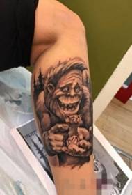 anak laki-laki betis di sketsa abu hitam gambar binatang lucu orangutan tato