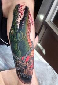 Нога окраски татуировки кровавый крокодил