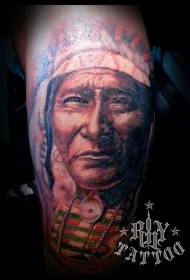 Imagen de tatuaje de retrato indio realista de color de brazo