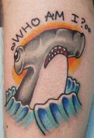 ụmụ nwoke na-ese gradient spray na shank na obere anụmanụ hamma isi shark tattoo picture