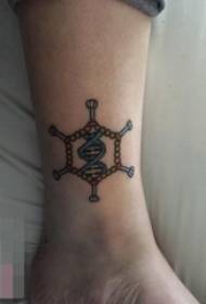 vitello da ragazzo dipinto elementi geometrici linea astratta struttura foto tatuaggio virus