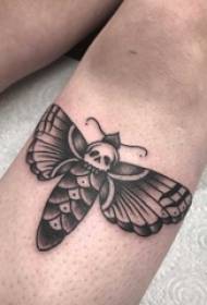 Jungen Kalb auf schwarzem Punkt Dorn einfache Linie Schädel kleines Tier Schmetterling Tattoo Bilder