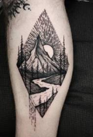 gambo maschio del tatuaggio del paesaggio sull'immagine nera del tatuaggio del paesaggio