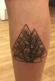 haste de tatuagem de planta masculina em fotos de tatuagem de triângulo e árvore