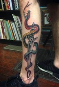 băieți ghemuit pe schiță pictată în acuarelă dominatoare imagine de tatuaj cu șarpe