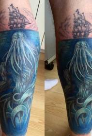 Barco de color de pierna con grandes imágenes de tatuajes de monstruos submarinos